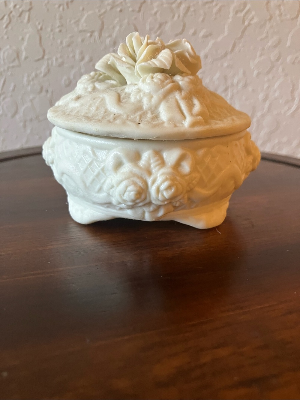 Vintage: bisque ivory porcelain round trinket dish